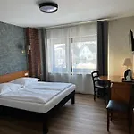 Pirol Hotel *